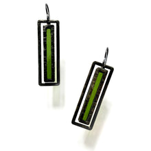 Charger l&#39;image dans la galerie, BOUCLES D&#39;OREILLES LONGUES ATRIUM OLIVE
